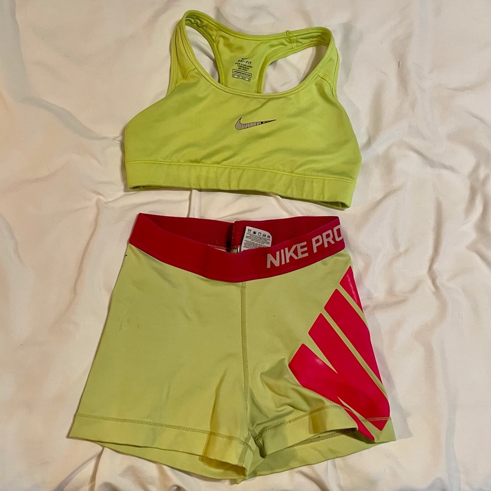 Nike Pro Set size XS previously loved but tons of life left. Smoke free home.